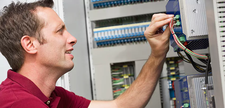 Offshore and Petroleum Facility Electrician in Lakeland